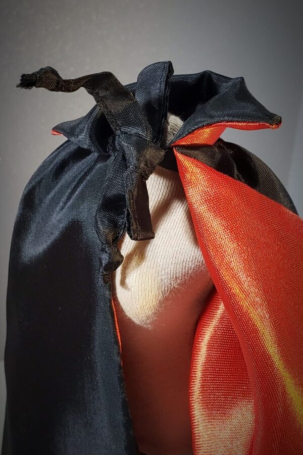 Two-sided Halloween Vampire cape for 1/6 scale fashion dolls - Image 6