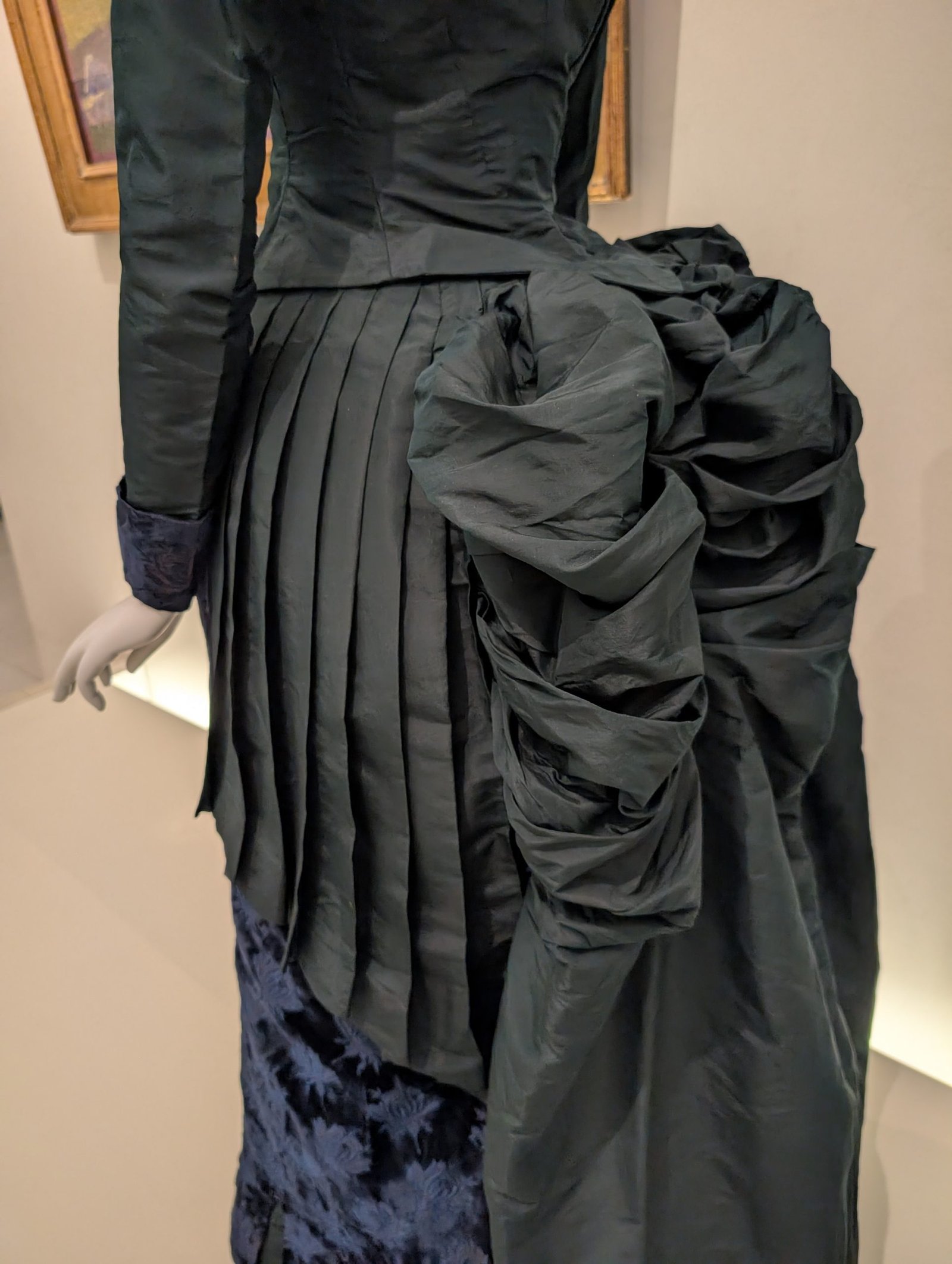 1880s Walking Dress: Bustle, Velvet, and the Eye of Georges Seurat